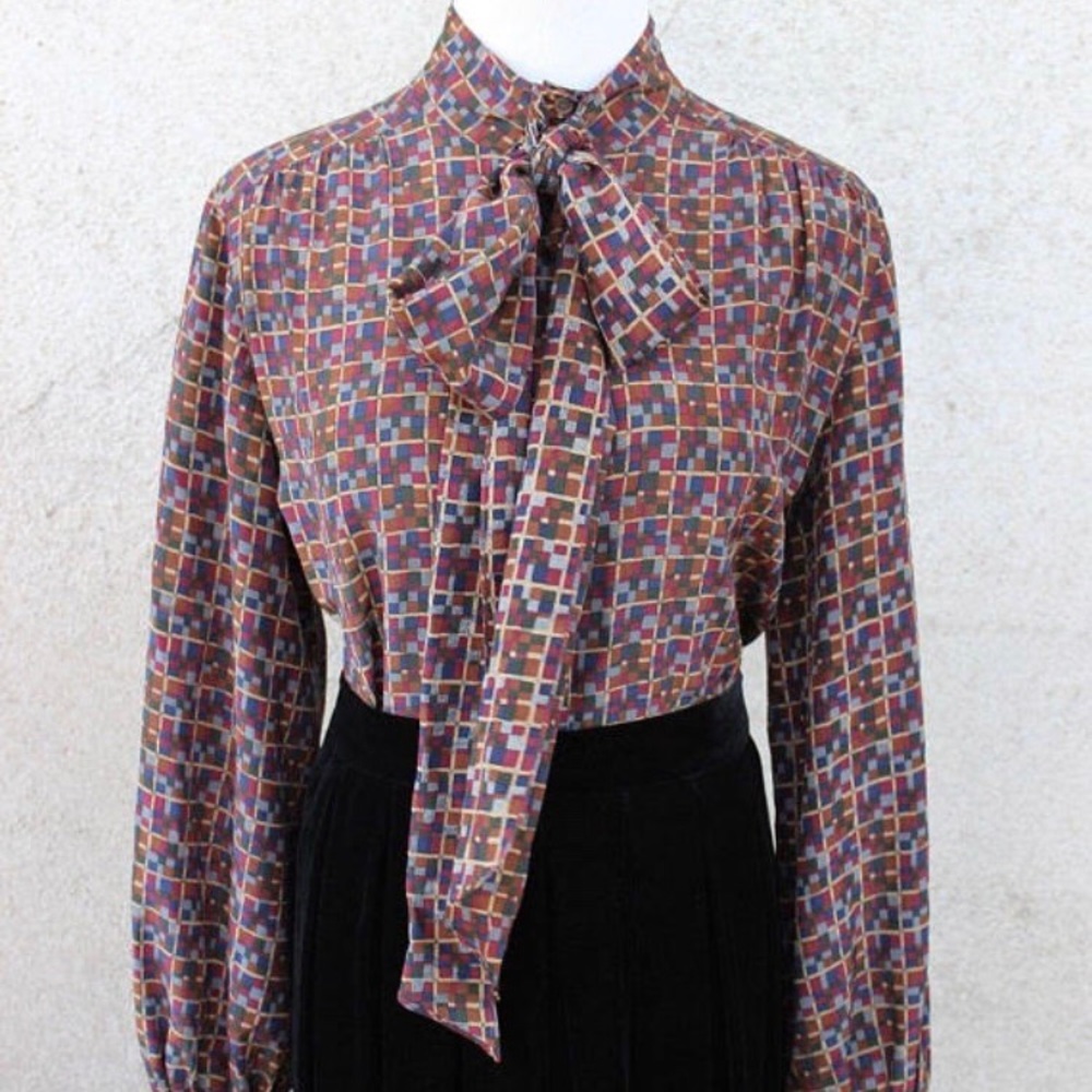 Vintage CHRISTIAN DIOR 100% Silk Pussybow Blouse M